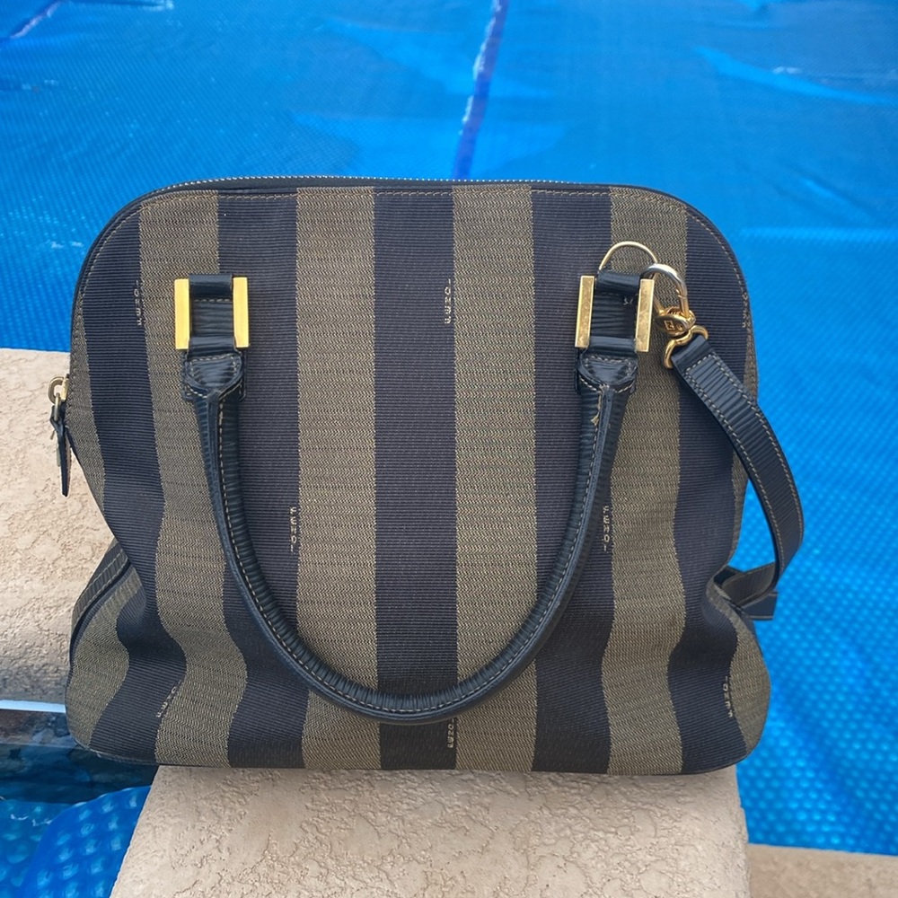 Gorgeous FENDI BAG! - Picture 2 of 12